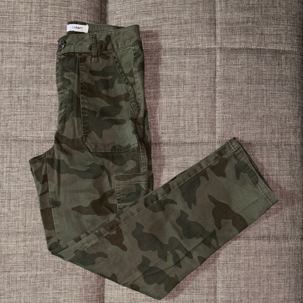 GARAGE Camouflage Mid-Rise Cargo Straight Pants